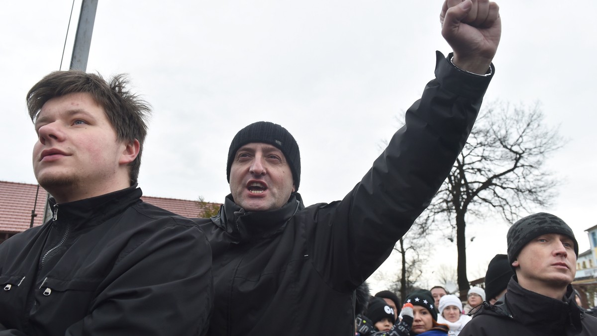 Górnicy kolejnych mają dołączyć do protestu, który od kilku dni prowadzony jest w czterech wskazanych przez rząd do likwidacji kopalniach. Do stolicy wyruszyły pracownice kopalń i żony górników. Liczą, że uda im się spotkać się z prezydentem Bronisławem Komorowskim.