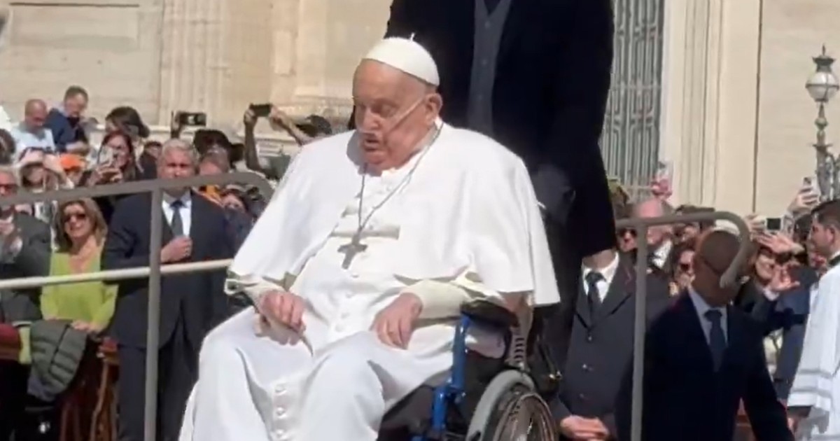 Papież Franciszek niespodziewanie pojawił się na placu Świętego Piotra