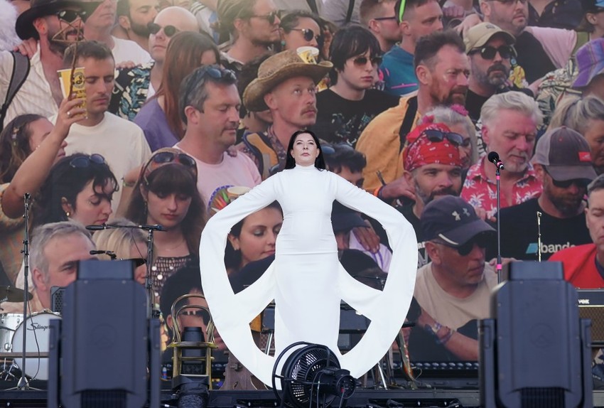 Marina Abramović na Glestonberi festivalu uoči nastupa Pi Džej Harvi | Foto: Yui Mok/PA Wire