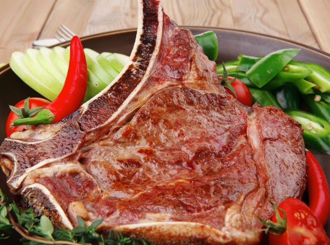 Tymianek posiada mnóstwo flawonoidów, które nadają mu właściwości przeciwutleniające, chronią serce oraz pomagają w utrzymaniu funkcji poznawczych u osób starszych. Poza tym przyspiesza trawienie i pomaga pacjentom walczącym z nadwagą. (Jest niezastąpionym dodatkiem do potraw tłustych - pieczonego mięsa, sosów i zup).