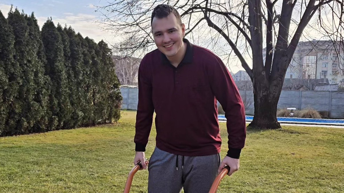 DOM BALAŠEVIĆA ZA NOĆ VEŠTICA U NOVOM SADU ODUŠEVIO Olivera u dvorištu postavila veliki sto sa bundevama, Aleksa se oglasio: "ŽURKA KOD BABE"