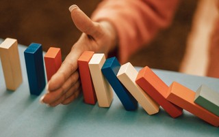 Czy Donald Tusk uratuje 32 mld zł? Prawnicy i naukowcy apelują do premiera o pilną interwencję w urzędach blokujących polski eksport usług