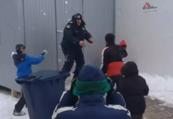"Ciężkie" walki serbskiej policji z dziećmi uchodźców. Domyślasz się już, kto wygrał to starcie?
