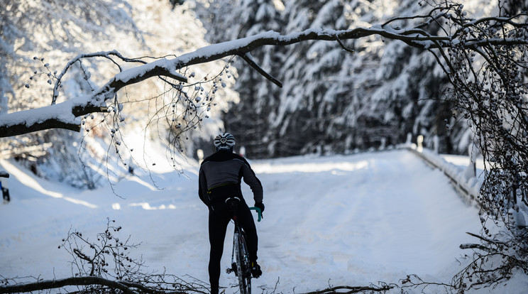 Télen is sokan választották a kerékpárt, mint közlekedési eszközt./ Fotó: Northfoto