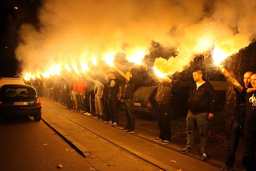 Navijači Rada isped kafea u kom je Lukić ubijen