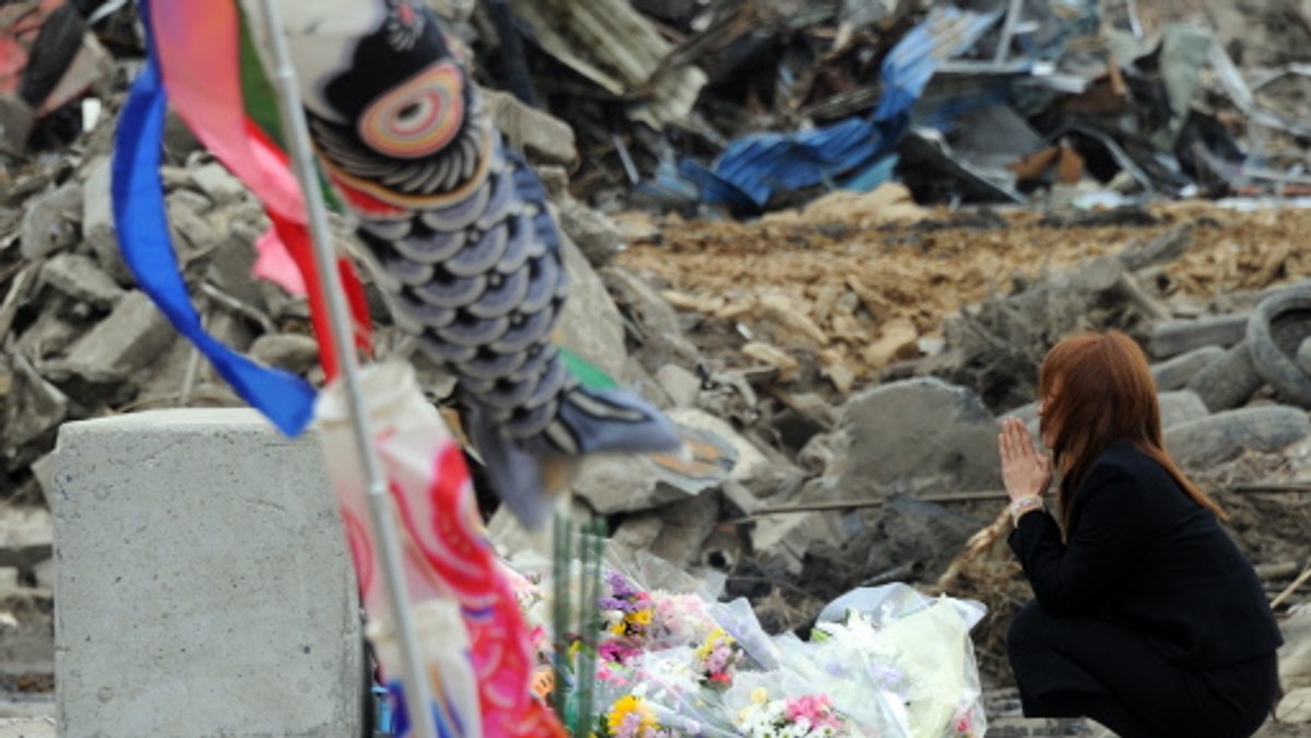 Chociaż od tragedii w Japonii minęły ponad cztery miesiące, na liście zaginionych nadal znajduje się osiem tysięcy osób. Maromu Oikawa wie, że jego córka i żona nie żyją - ale nie spocznie, dopóki ich nie odnajdzie.