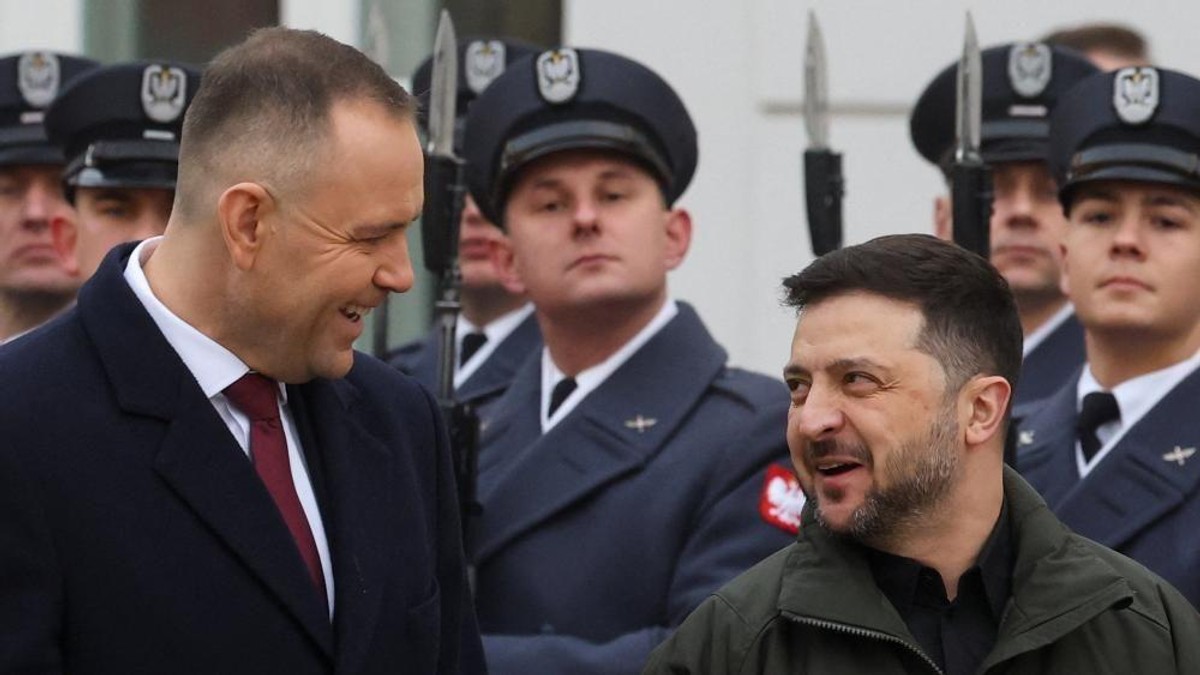 Poljski predsednik Karol Navrocki rekao je da će u „dogledno vreme" odlučiti da li će povući Orden belog orla dodeljen Zelenskom | Foto: Reuters