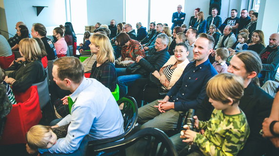 W pięknym Centrum Kultury im. Eugeniusza Poniatowskiego odbył się w piątek 25 września wernisaż wystawy. Uroczystość poprowadzili Kamila Marczewska – Cygan oraz Grzegorz Skurczyński. O fotografii mówił natomiast ambasador wystawy, Leszek Paradowski oraz Adam Cygan, wydawca DSI.