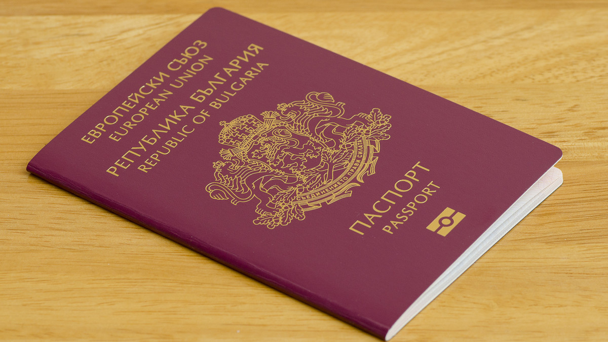 Dziennikarskie śledztwo dziennika "Daily Telegraph" wykazało, że Bułgaria sprzedaje swoje paszporty obcokrajowcom uprawniające do swobodnego przemieszczania się w ramach UE i wyboru miejsca zamieszkania obcokrajowcom spoza UE.