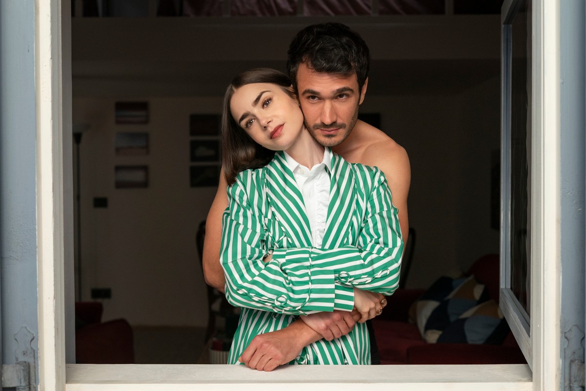 Lily Collins jako Emily oraz Eugenio Franceschini jako Marcello w piątym sezonie serialu "Emily w Paryżu"