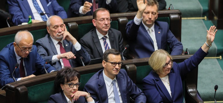 Politycy PiS rozpaczają po porażce Elżbiety Witek. Serwis X prostuje ich narracje