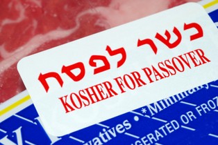 TSUE: Państwa członkowskie mogą zakazać uboju rytualnego. Żydzi i muzułmanie protestują