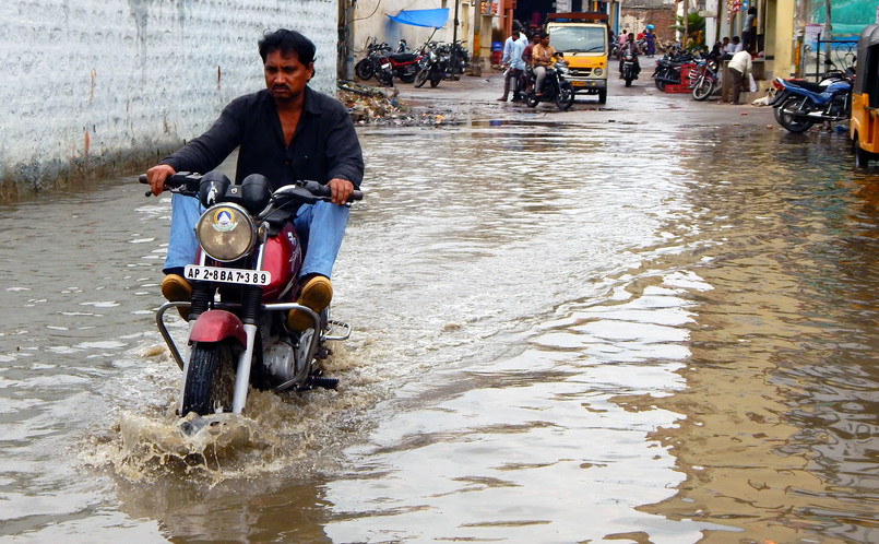 Monsun w Indiach przynosi powódź