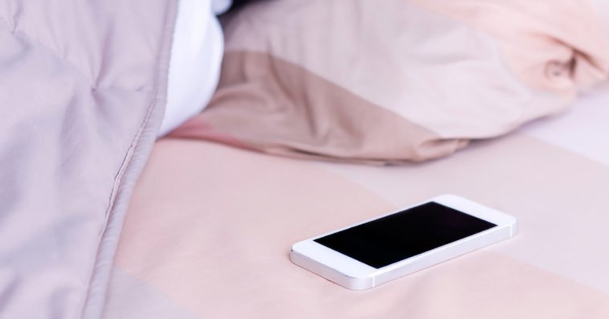 Handset Here's why sleeping with your phone in bed can affect your