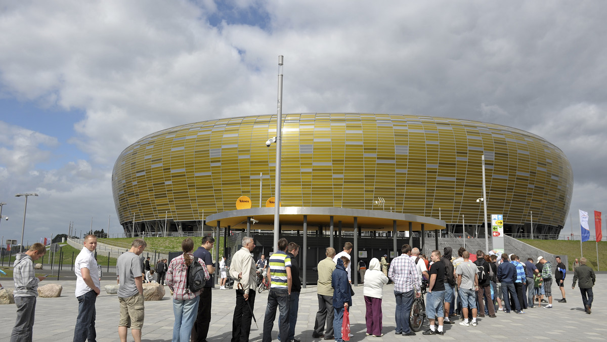 Lechia Gdańsk - Cracovia Kraków. Na trybunach stadionu w barwach bursztynu, który w niedzielę oficjalnie zadebiutuje w Ekstraklasie, przygotowano 40 609 miejsc. Jedynie sektor dla gości będzie zamknięty.