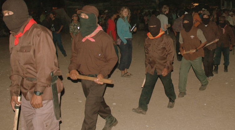 Zapatista felkelők a mexikói Chiapas tartományban.