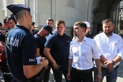 'Podnóżek Tuska' kontra 'Kaczyński się w grobie przewraca'. Awantura w resorcie rolnictwa