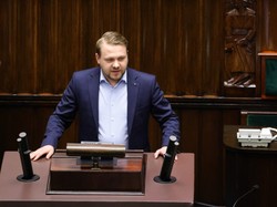 "Cieszę się, że naleśnik cicho siedzi. A ty King-Kong, też cicho siedź tam". Poseł Ozdoba zostanie ukarany?