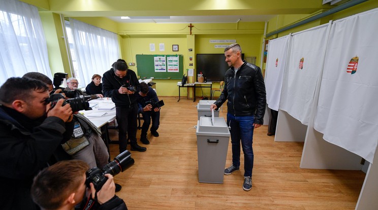 Jakab Péter is leadta a voksát /Fotó: MTI/Czeglédi Zsolt