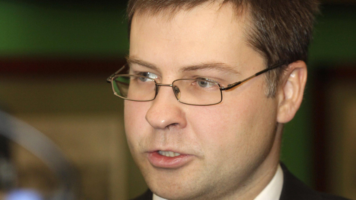 Nowy rząd Łotwy utworzą najpewniej dwa bloki partyjne, bez nacjonalistów - poinformował premier Valdis Dombrovskis. W piątek ten sam polityk zapowiadał, że w skład koalicji nacjonaliści wejdą.