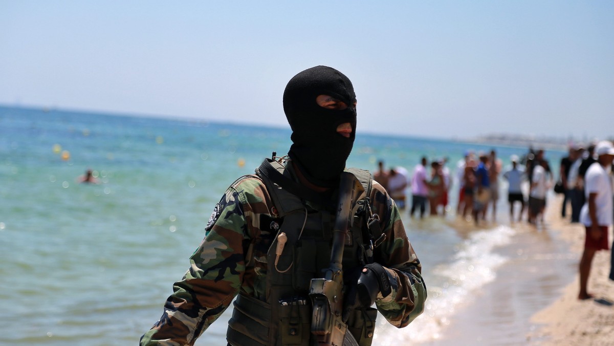 TUNISIA BOMBING AFTERMATH (Politicians lay wreathes at site of terror attack on tourists)