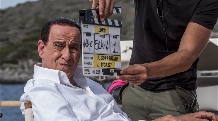 Toni Servillo olasz színészt tökéletesen sikerült Berlusconi hasonmására maszkírozni /Fotó: Northfoto