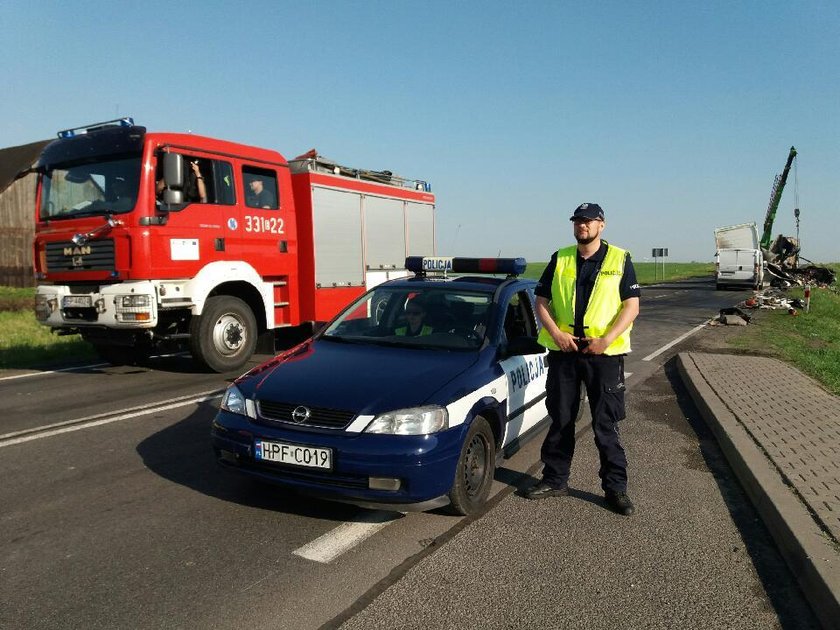 W Łódzkiem czołowo zderzyły się tiry. Są ofiary i ranni