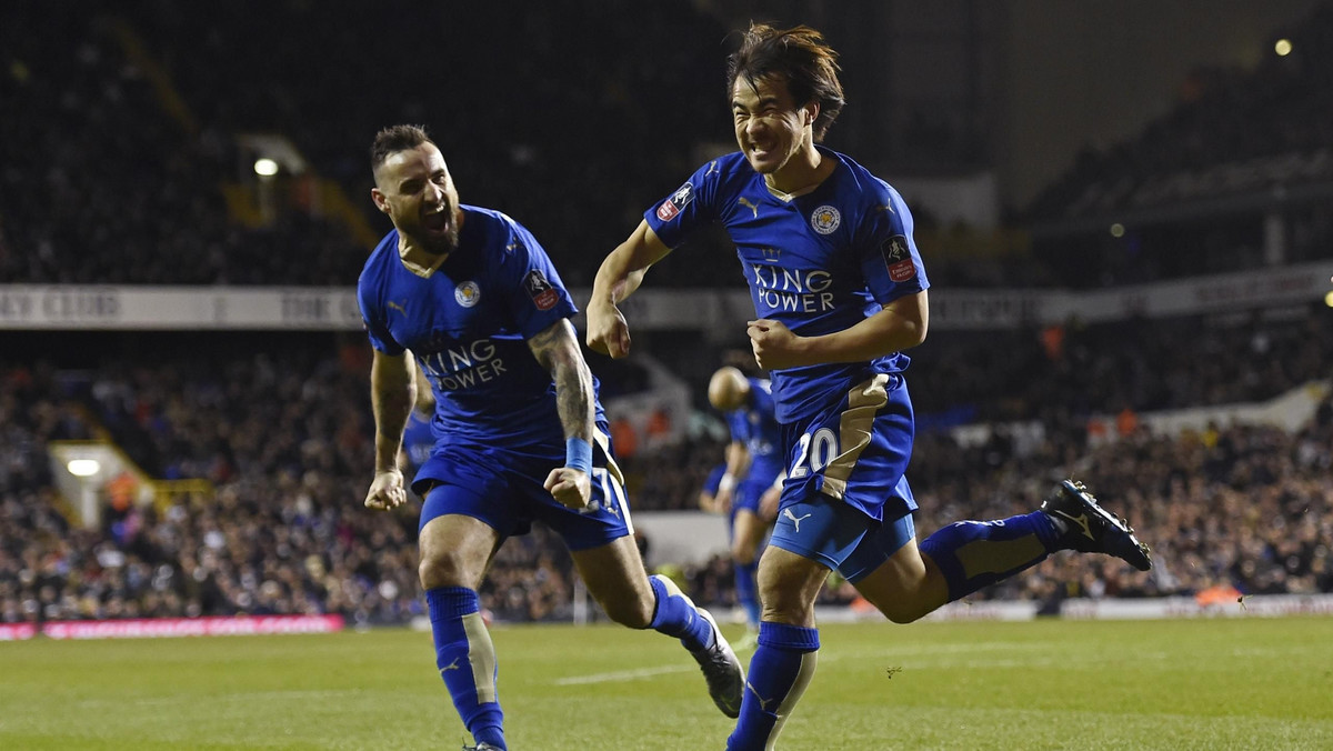 Tottenham Hotspur zremisował z Leicester City 2:2 (1:1) w najciekawszym niedzielnym meczu trzeciej rundy Pucharu Anglii. Jedną z bramek dla gości zdobył w 19. minucie Marcin Wasilewski, który pokonał bramkarza Kogutów strzałem głową po dośrodkowaniu z rzutu rożnego. Do wyłonienia zwycięzcy w tej parze potrzebna będzie powtórka.