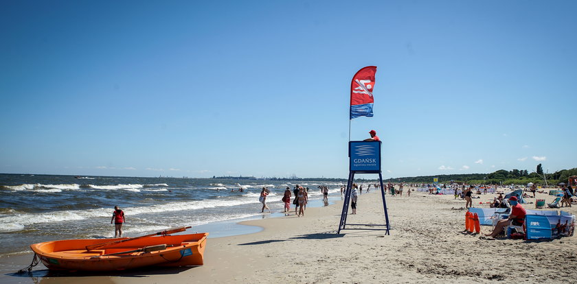 Co robić, gdy na plaży powiewa czerwona flaga?