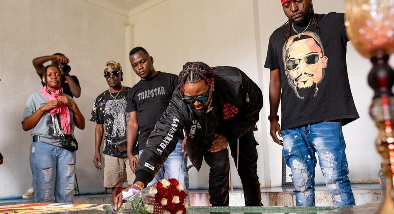 Konshens pays tribute to Mowzey Radio ahead of Blankets and Wine performance [NV Picture]