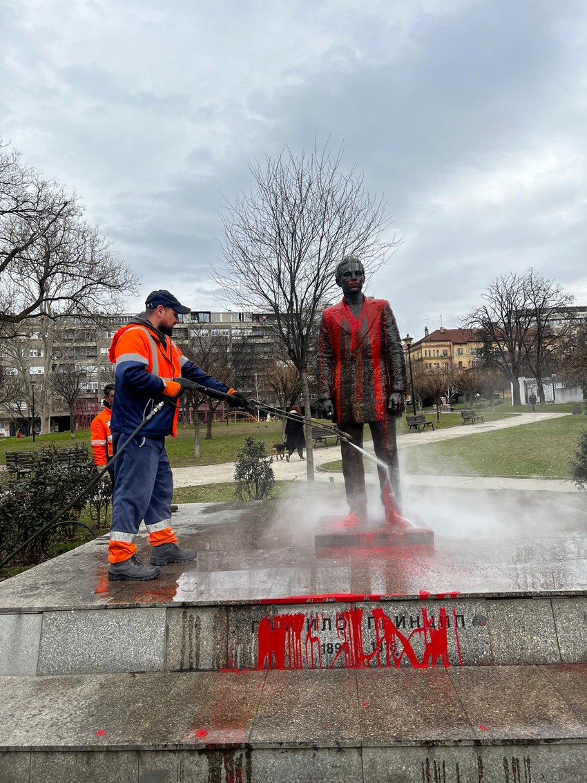 Čišćenje spomenika Gavrilu Principu