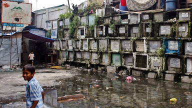 Życie na cmentarzu Navotas w Manili