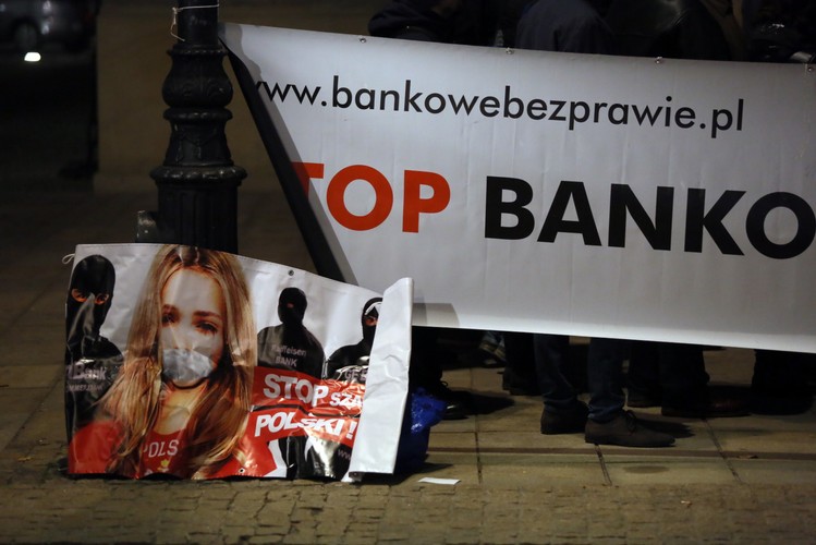 Frankowicze przed Pałacem Prezydenckim