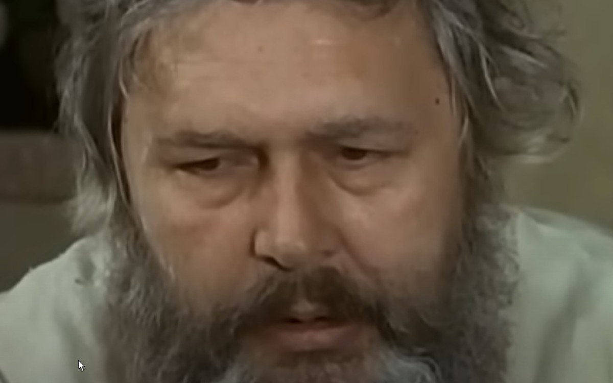 "Znachor" to kultowy film, który co roku emitowany był w TVP. W tym roku próżno go szukać w ramówce stacji