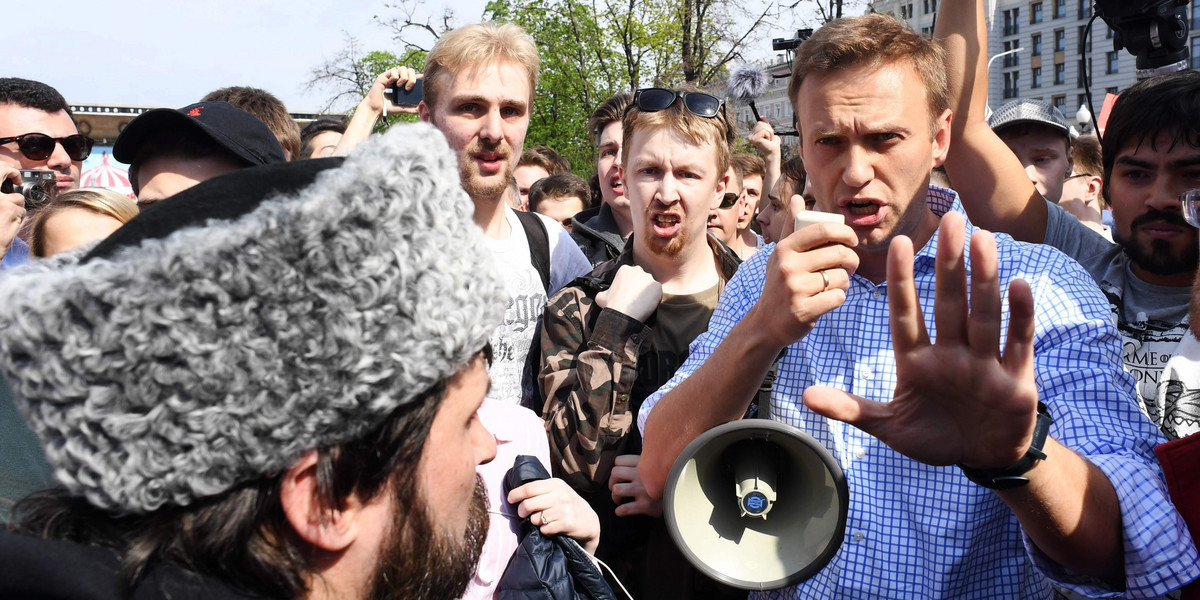 Aleksiej Nawalny ujawnił wielomiliardowe skandale korupcyjne na Kremlu.