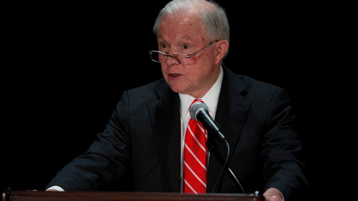 Prokurator generalny USA Jeff Sessions złożył rezygnację na prośbę Donalda Trumpa; sam prezydent zapowiedział, że obowiązki prokuratora generalnego będzie pełnił na razie dotychczasowy szef kancelarii Sessionsa Matthew Whitaker.