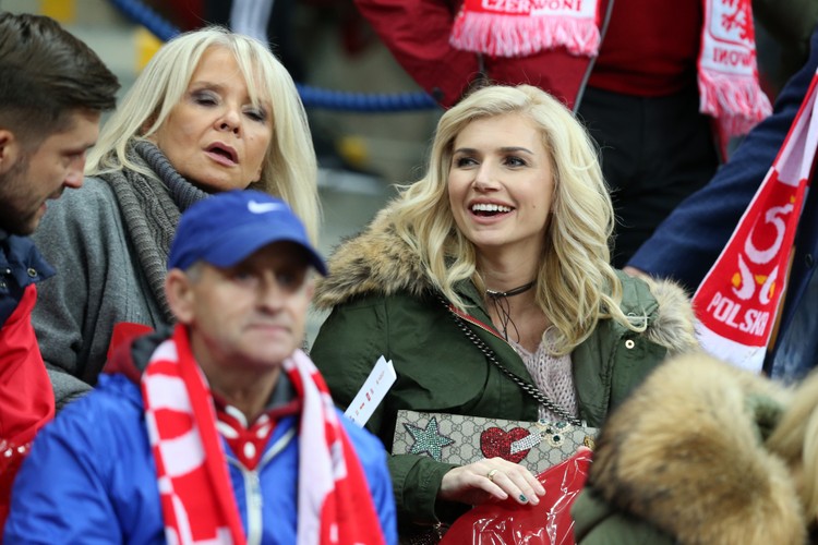 Lis z córką, Olejnik z partnerem i żony piłkarzy. Oni wszyscy 'na żywo' dopingowali Polaków