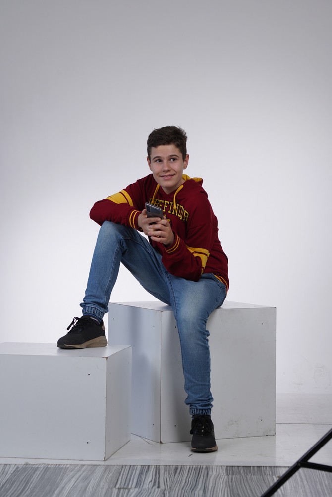 Andrej je živahan, veseo tinejdžer od skoro petnaest godina koji je ponosan na svoju samostalnost
