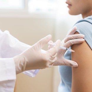 Péntekig lehet igényelni a HPV elleni védőoltást a 7. osztályos gyerekeknek