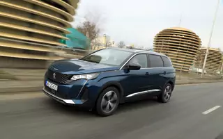 Peugeot 5008 po liftingu to nadal SUV z cechami vana