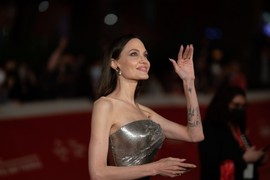 "NAJBOLJI INTIMNI ODNOS KOJI SAM IKADA IMALA": Anđelina Džoli otkrila da ju je OVAJ ČUVENI GLUMAC oborio sa nogu dok su snimali kultni triler