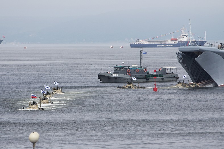 Parady z okazji rosyjskiego święta floty