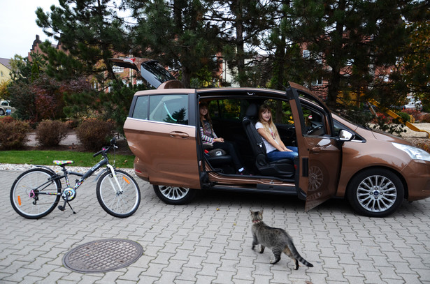 Ford b-max pędzi do garażu. Dziennik.pl sprawdził nowy trik inżynierów