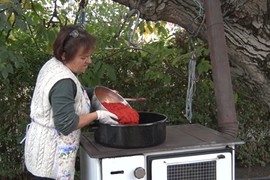 Verica u ajvar ne stavlja ni konzervans ni vinobran, sve pravi na starinski način
