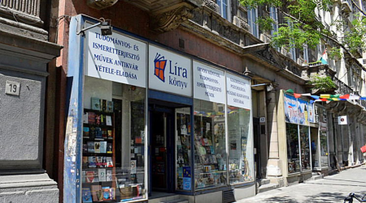Idén nyáron 12 millióra büntette a Líra-könyvesbolthálózatot a fővárosi kormányhivatal, miután utóbbi szerint „az érintett könyvek homoszexualitást jelenítenek meg / Fotó: MTVA/Bizományosi: Róka László