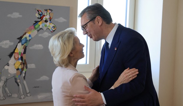 Ursula fon der Lajen, Aleksandar Vučić