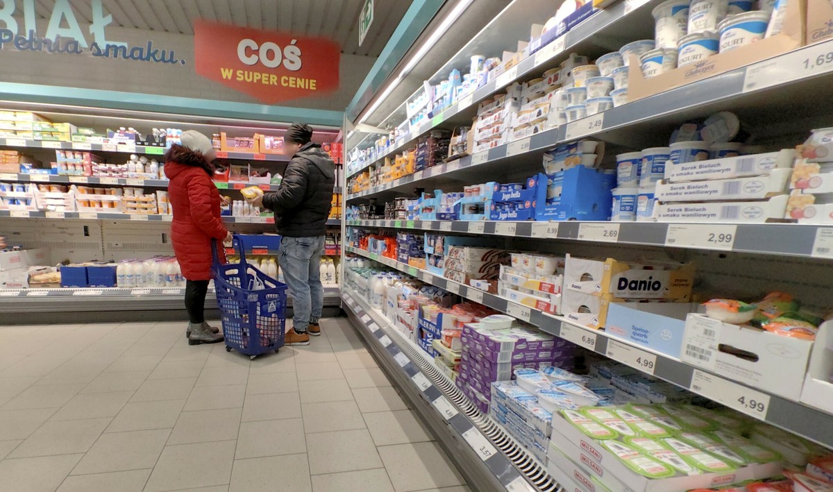 Nawet 9,3 tys. zł. Znana sieć dyskontów podnosi stawki w Polsce