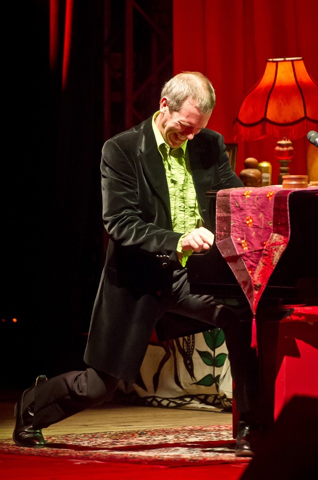 Hugh Laurie w Sali Kongresowej (fot. Rafał Nowakowski/Onet)