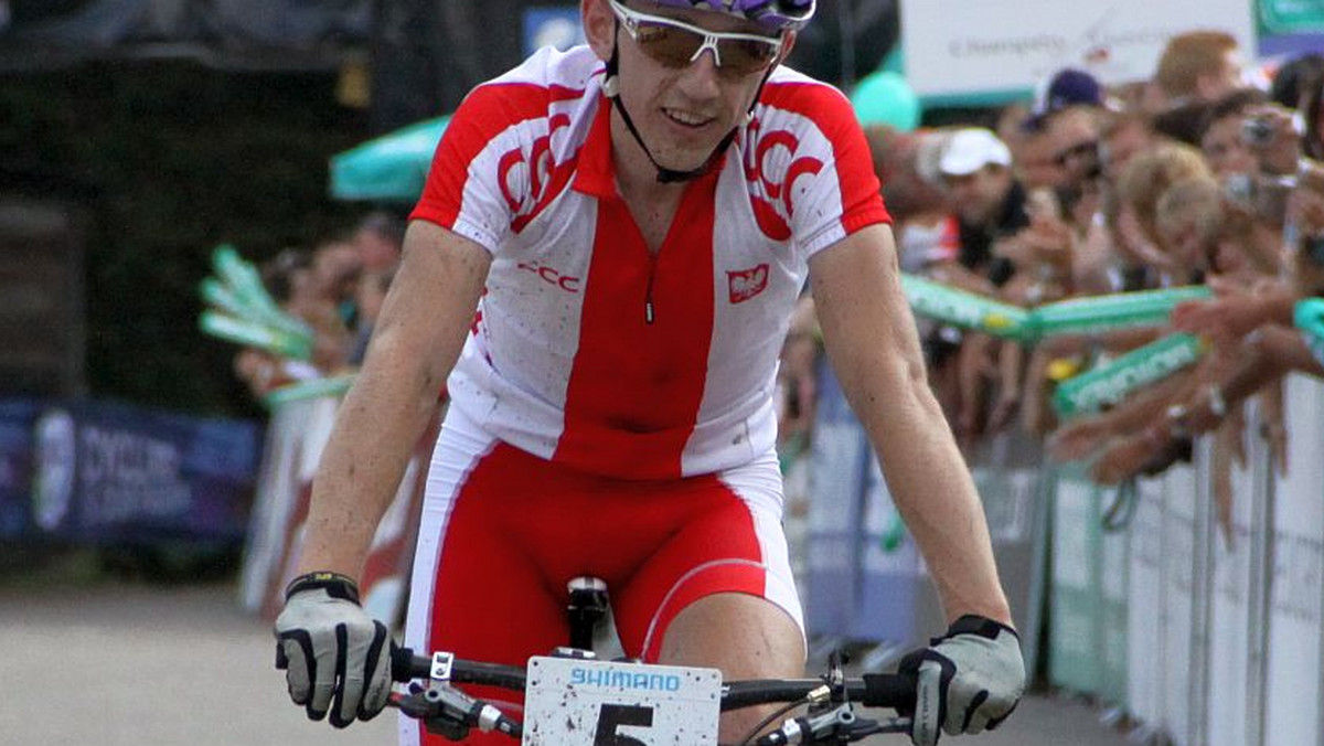 Marek Konwa został w Koziegłowach pod Częstochową mistrzem kraju elity w kolarstwie przełajowym. Na finiszu wyprzedził jedynego Polaka rywalizującego w tym sezonie z czołówką światową, obrońcę tytułu Mariusza Gila.
