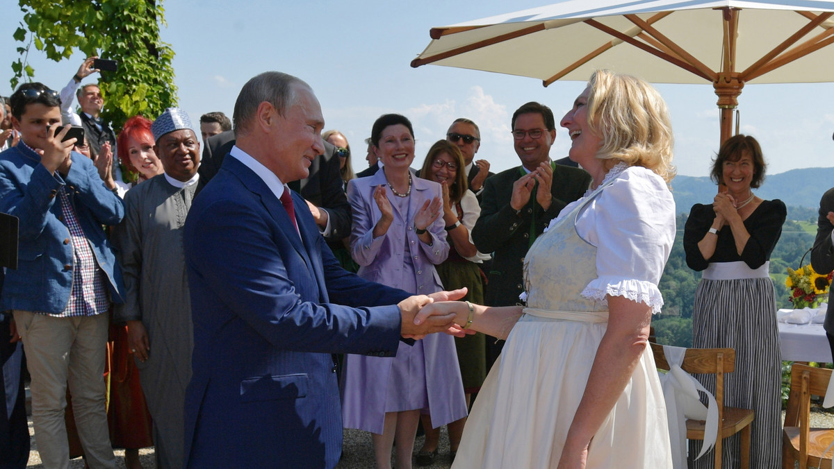 Austriacka polityczka żyje w Rosji. Uważa Putina za "dżentelmena"